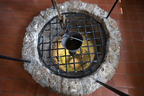 Historical draw well in the Judenhof