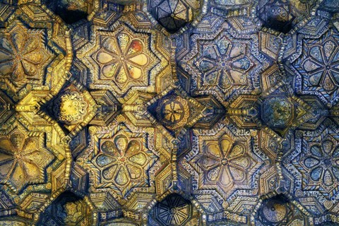 Ceiling in the nave in Arabic carving