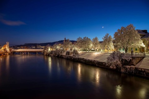 Aare view with wooden bridge in winter