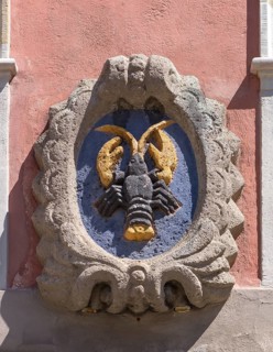 Coat of arms on the historic Haus zum Krebs
