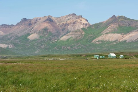 Cabins of the Icelandic Hiking Association and coloured rhyolite mountains