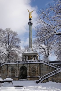 Peace angel or peace monument above the Prinzregent-Luitpold-Terrasse in the Maximiliansanlagen