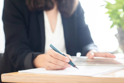 Woman signs contract with fountain pen