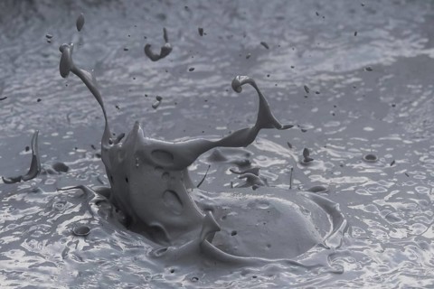 Splashing mud pot