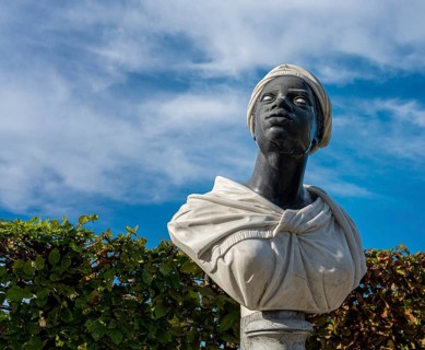 Busts at the first roundel in Sanssouci Park