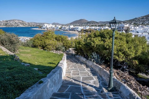 Path by the sea to Parikia