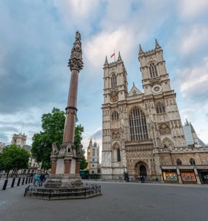 Westminster Abbey with Crimes and Indian Mutiny Memorial