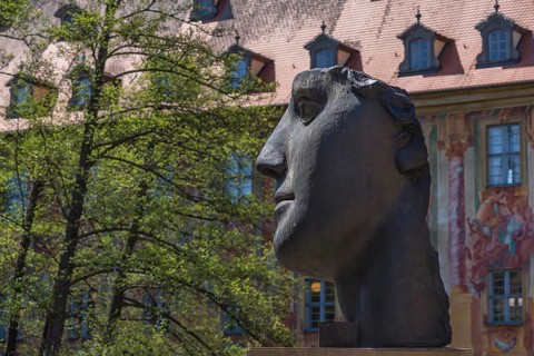 Bronze sculpture from 1987 is a work by Igor Mitoraj