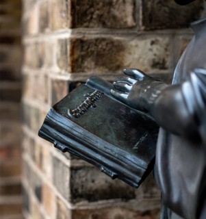 Bronze figure at the portal to the Friedenskirche in Potsdam