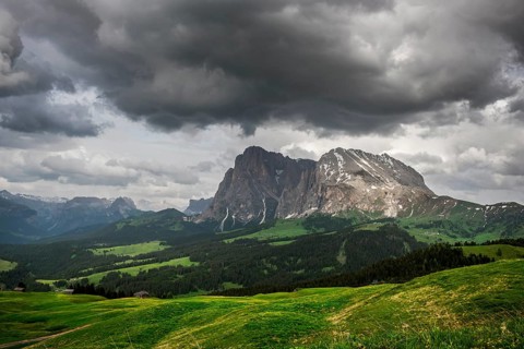 View of the peaks of the Langkofel (left) and the Plattkofel (right)