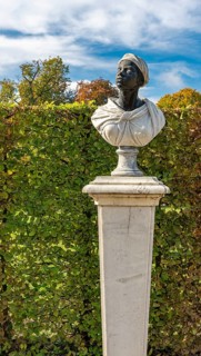 Busts at the first roundel in Sanssouci Park