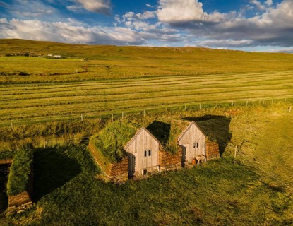 Horse stable and tool shed in original peat construction