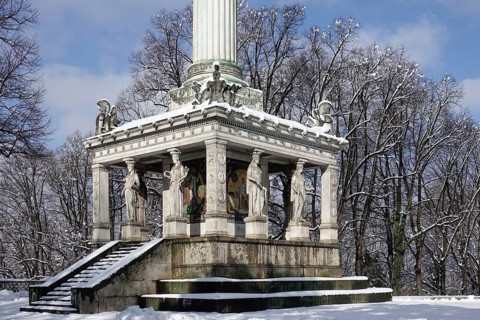Peace angel or peace monument above the Prinzregent-Luitpold-Terrasse in the Maximiliansanlagen