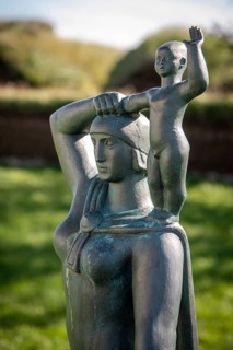 Monument to Guoriour Porbjarnardottir with son Snorri Porfinnsson