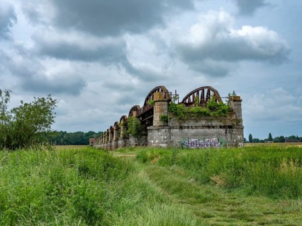 Former Doemitzer railway bridge on the Elbe in Kaltenhof