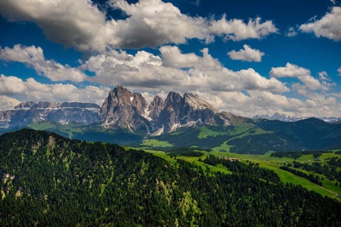 View of the peaks of the Langkofel (left) and the Plattkofel (right)