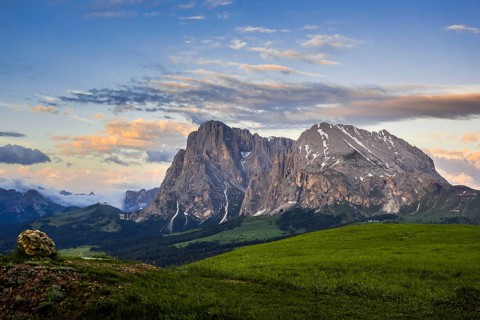 View of the peaks of the Langkofel (left) and the Plattkofel (right)
