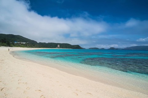 Turquoise waters on Furuzamami Beach