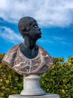 Busts at the first roundel in Sanssouci Park
