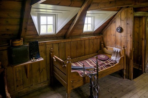Bedroom with spinning wheel