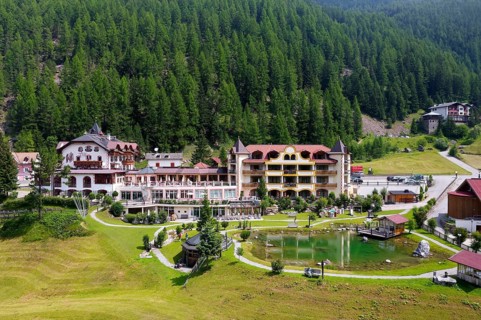 Aerial view Post Hotel with pond