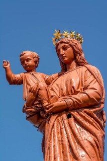 Notre Dame De France around base