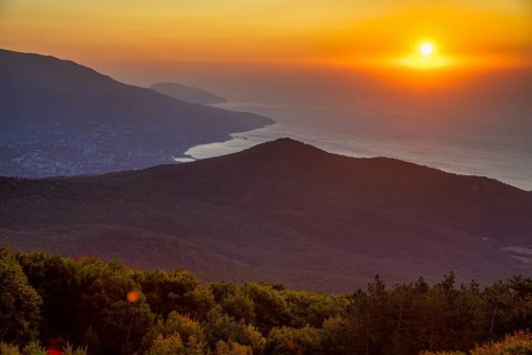 Sunrise from top of Ai-Petri