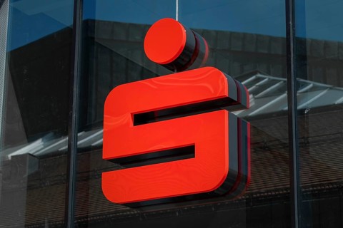 The logo of the Kreis- und Stadtsparkasse Erding can be seen on the facade of the company's new head office in Erding