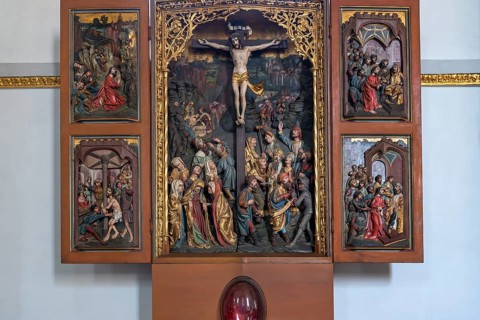 Side wing altar