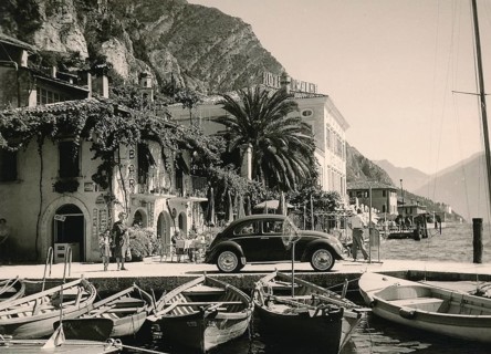 Lake Garda in 1960: VW Beetles and fishing boats in the harbour of Limone sul Garda