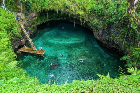 To sua ocean trench in Upolo