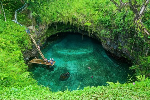 To sua ocean trench in Upolo