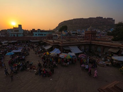 Evening atmosphere in Sardar Market