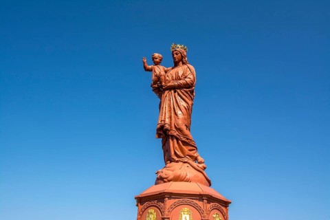 Notre Dame De France around base
