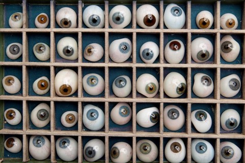 Artificial glass eyes