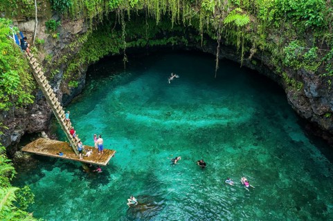 To sua ocean trench in Upolo