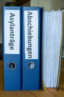 Folder with inscription Asylum applications