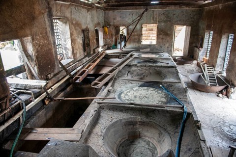 Container for molasses for traditional rum production