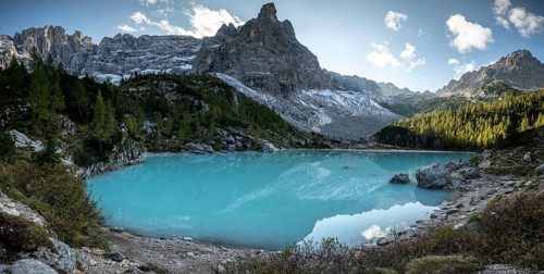 Turquoise green Sorapis lake