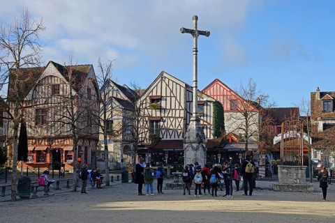 Place du Chatel with cross and half-timbered houses