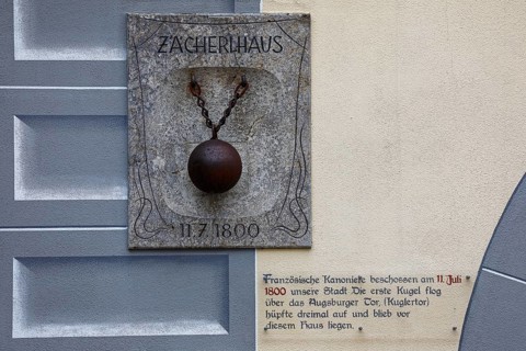 Cannonball on the outer wall of the Zaecherlhaus