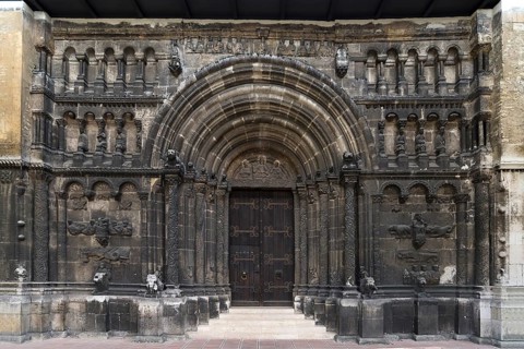 The Romanesque bulkhead portal around 1200