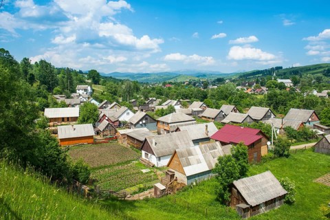 Overlook over the Yasinia village