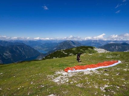 Paragliding on the Krippenstein with Lake Hallstatt