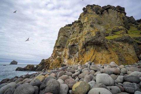 Cliff and large round stones