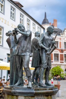 Sculpture Muenzenberger Musikanten on the fountain at the market place in Quedlinburg