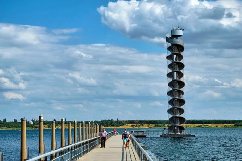 Water level tower