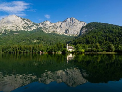 Grundlsee Castle against a mountain backdrop
