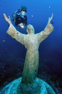 Diver looking at statue of Christ