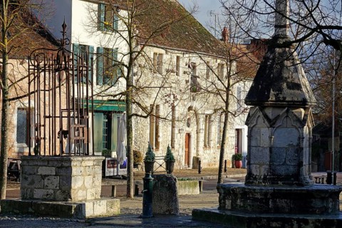 Place du Chatel with cross